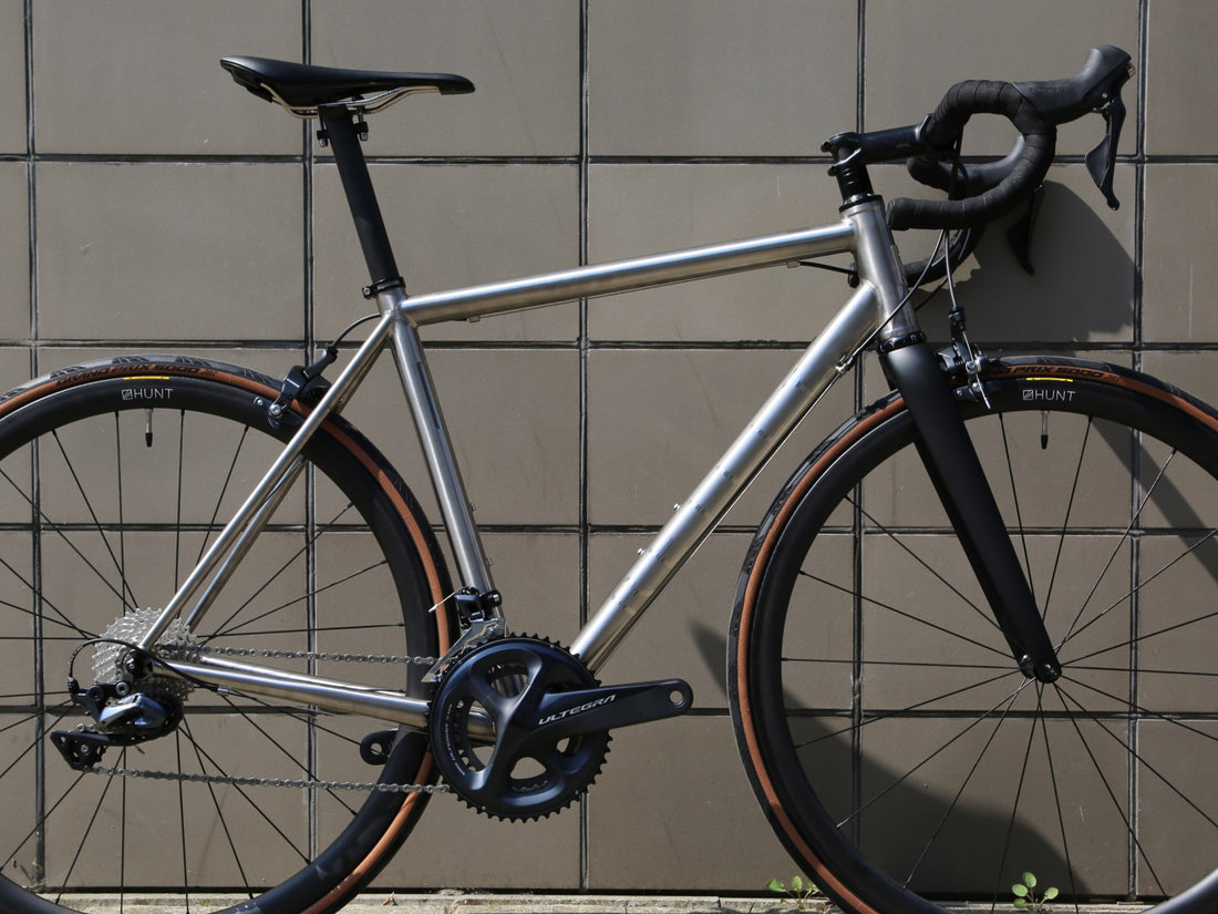 Reilly T325C titanium road bike with rim brakes