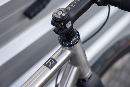 Reilly headset and R top tube badge in black ano.