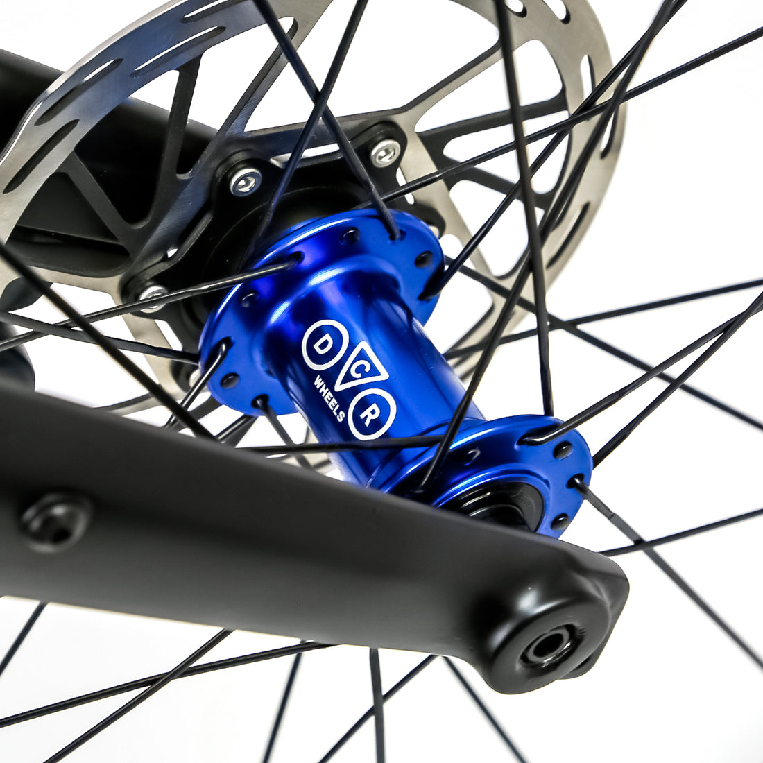 Reilly road bike with blue wheel hubs 