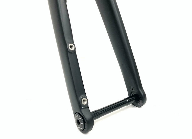 Reilly T325D carbon fibre forks with flat mount brakes and thru axle