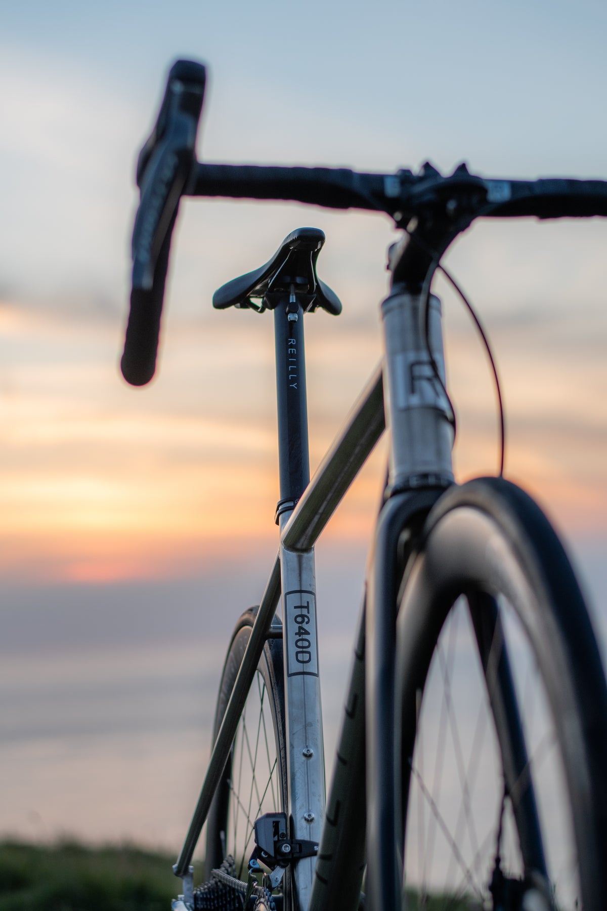 Zoomed in Reilly T640D titanium road bike in outdoors environment