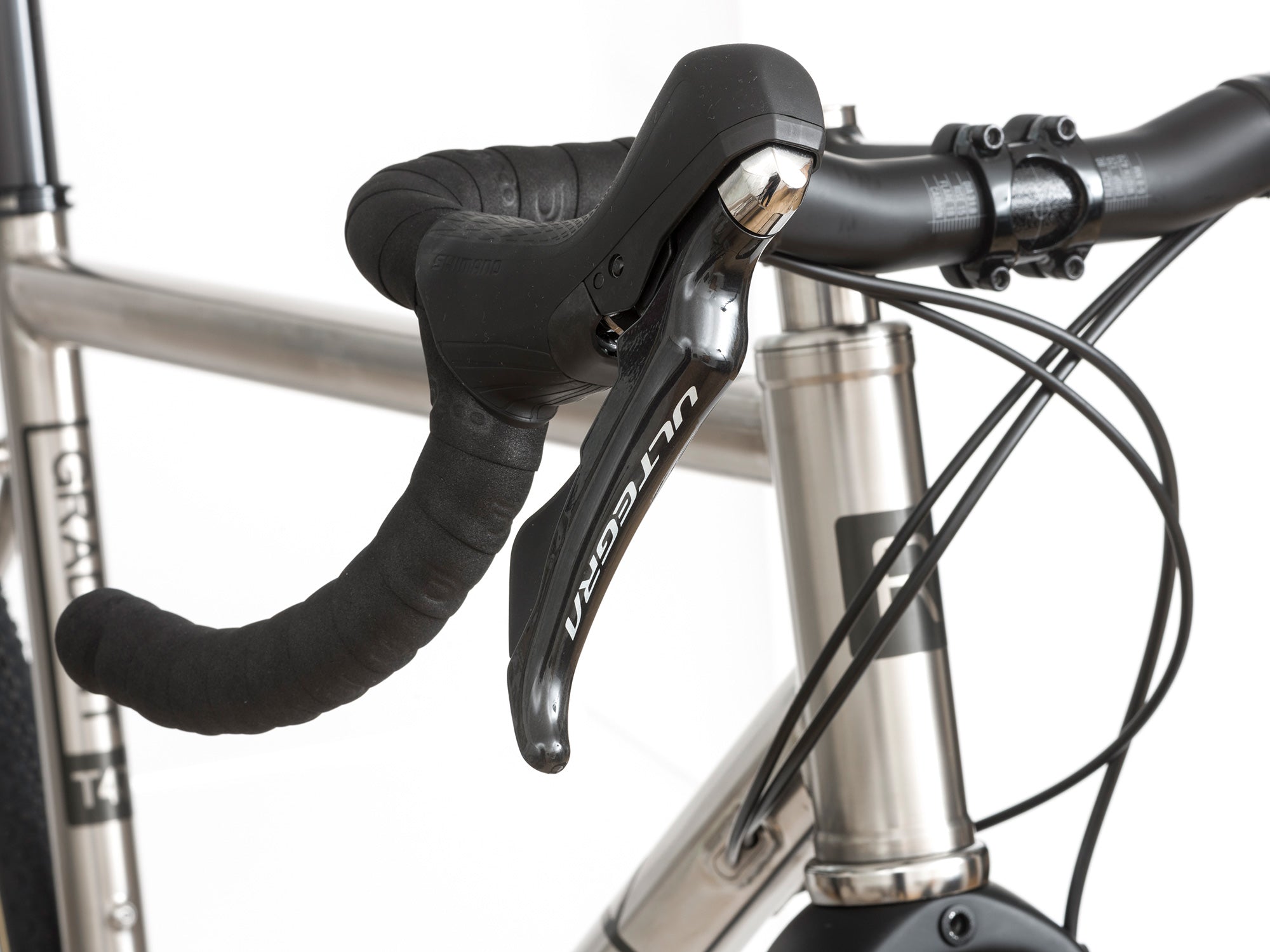 Reilly carbon handlebars with Shimano Ultegra levers attached