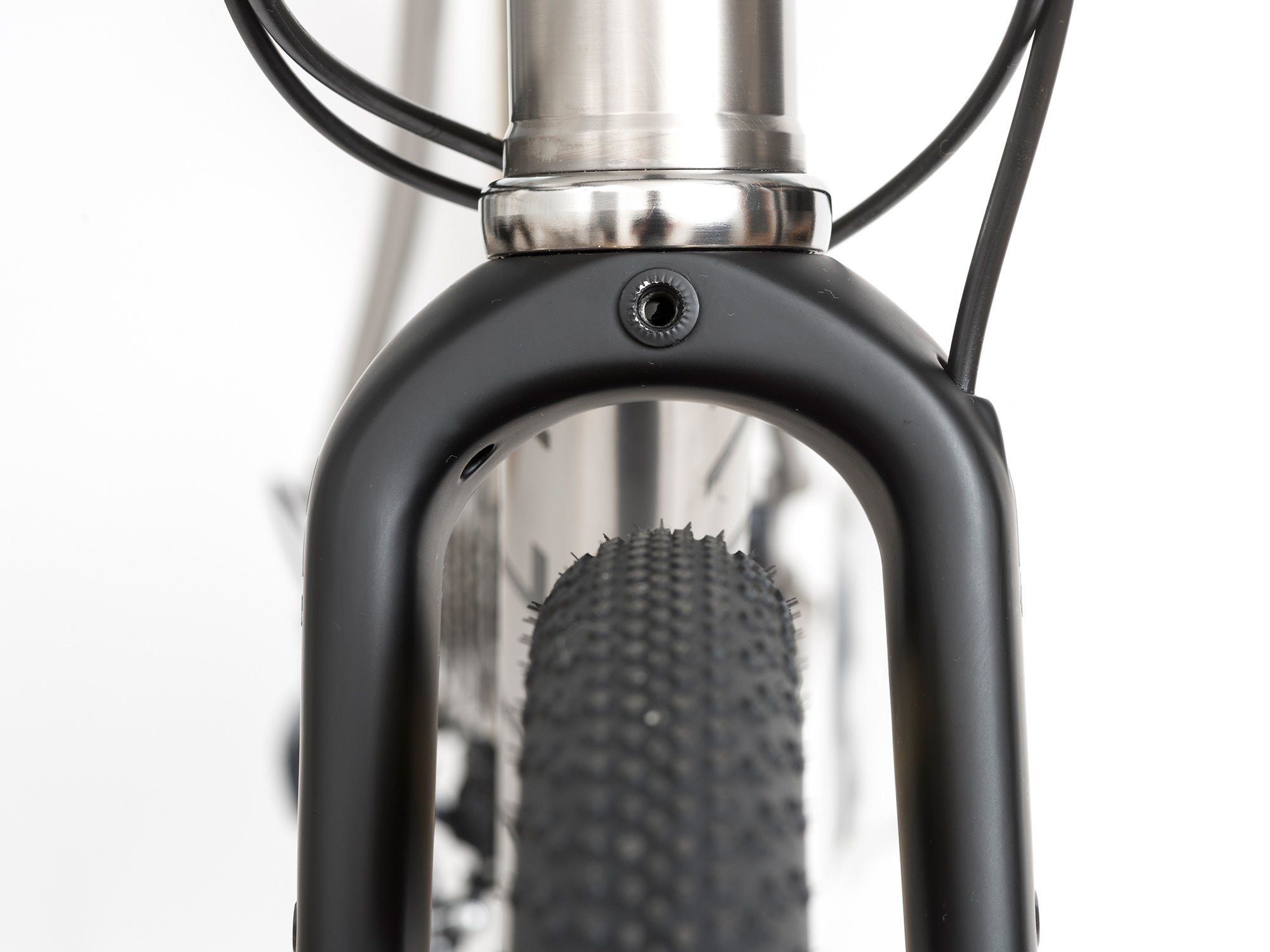 Front on view of Reilly carbon adventure forks on a titanium adventure bike